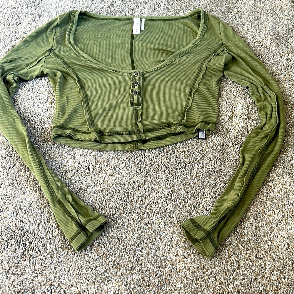 Urban outfitters crop top size small,green